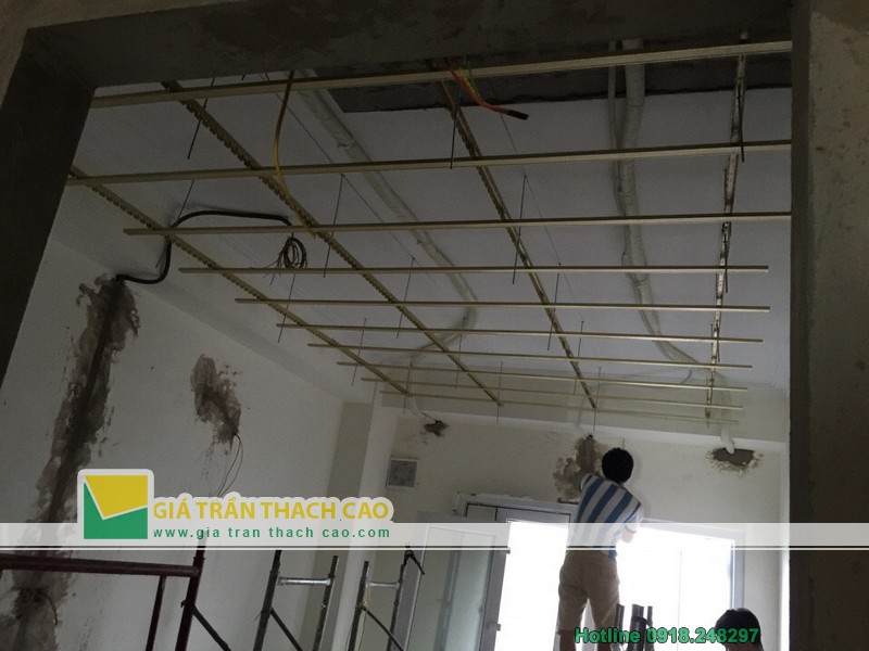 Đội thợ của chúng tôi với nhiều năm kinh nghiệm làm trần thạch cao đảm bảo thi công an toàn, chất lượng cho mỗi trần nhà.